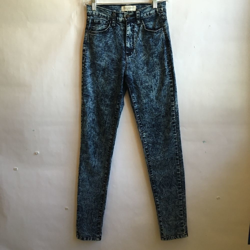O2ā DENIMāHIGHāRISEĀ JEANSāINāACIDāWASH